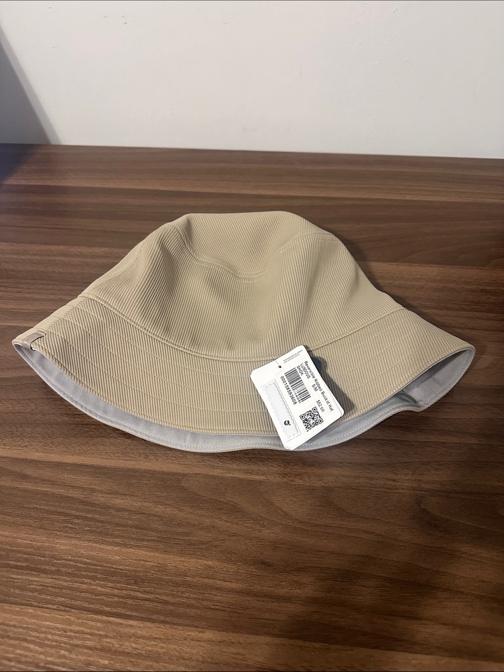 NWT Lululemon Reversible Ribbed Bucket Hat
Sheer Oak